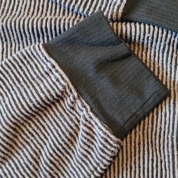 Black and gray sweater - Picture 4 of 5